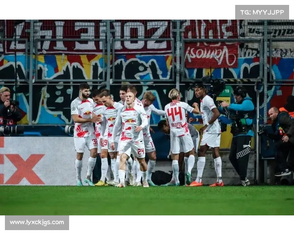 埃因青年与阿贾青年的队伍特点与发展历程对比分析