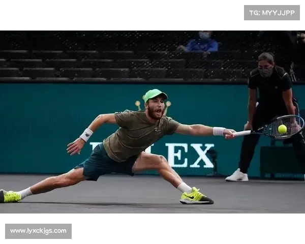 德米纳尔与斯特鲁夫对决策略解析：技术特点与比赛中的应变分析